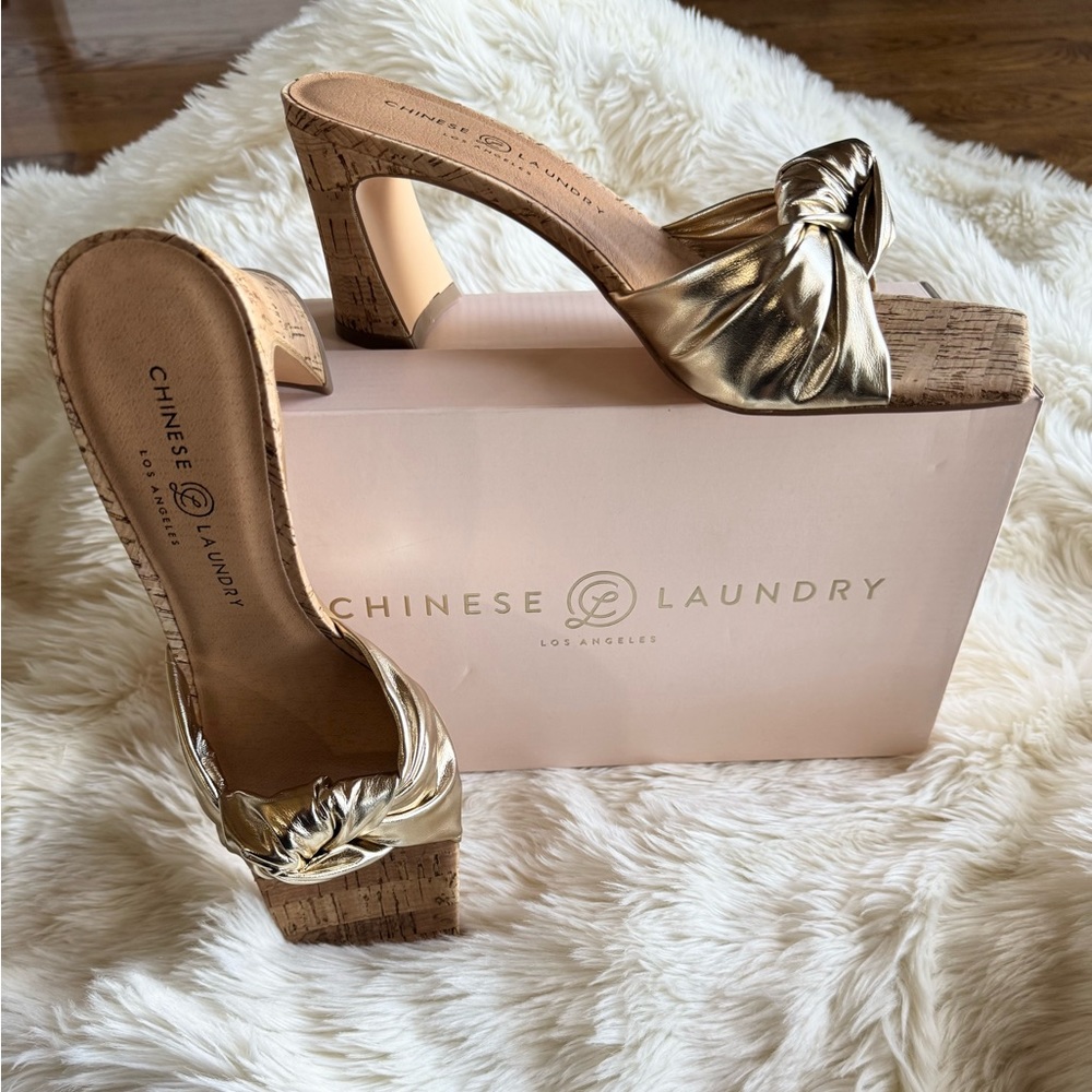 Chinese Laundry Yvonne Metallic Gold Knot Slides